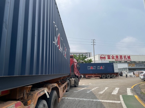 Pinabilis ng FORTRAN ang Post-Holiday Shipment: Dalawang Container ng Edge Banding Rotary Lines at Carton Cutting Machines na patungo sa Poland
